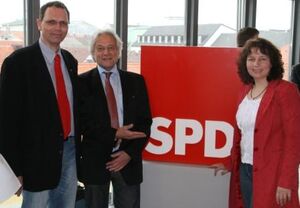 Herbert Lohmeyer und Ruth Müller freuen sich auf den Redner MdEP Wolfgang Kreissl-Dörfler (Mitte)