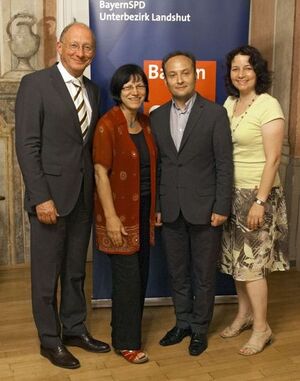 Franz Maget (links) und Harald Unfried mit den SPD-Kreisvorsitzenden von Landshut, Ruth Müller (rechts) und Kelheim.