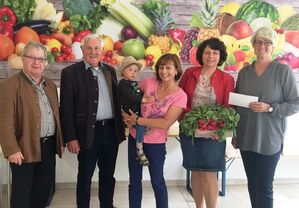 Hans Sarcher, Gerhard Babl, Theresa Bergwinkl, Ruth Müller, MdL mit Simone Kappeler von der Vilsbiburger Tafel