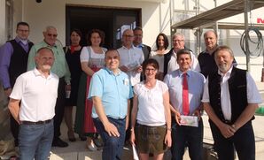 Die Mitglieder der Landkreis-SPD bei der Rohbau-Besichtigung des Barrierefreien Baus in Velden